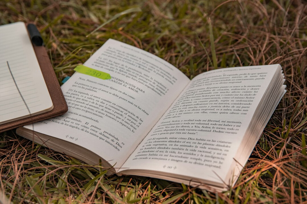 Open book and notes for self-paced course learning